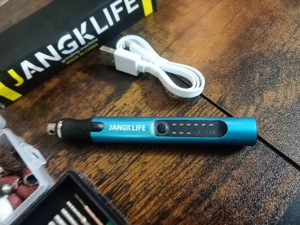 جهاز حفر على، شحن كامل ملحقات شحن تايبسي
السعر 15 الف


**إذا كنت صاحب هذا الإعلان وتريد حذفه لأي سبب، رجاءا أرسل رسالة إلى الدعم الفني**