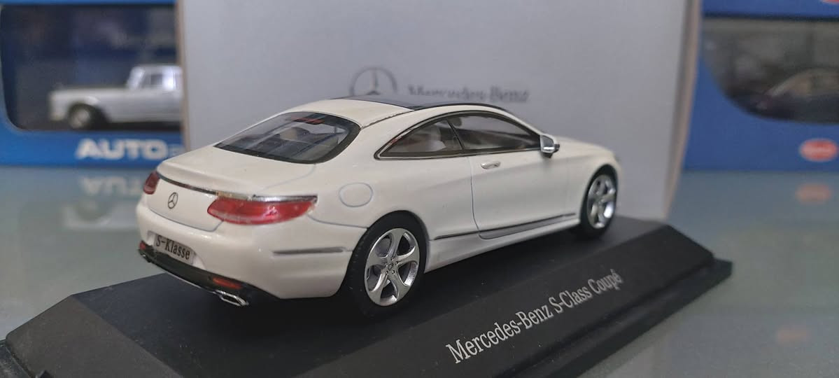 Mercedes S Class Coupe Dealer Edition Kyosho  1/43
 Messenger only


**إذا كنت صاحب هذا الإعلان وتريد حذفه لأي سبب، رجاءا أرسل رسالة إلى الدعم الفني**