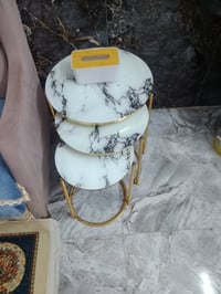 تخم ب 400مع الميز والطبالت اللي يحب يتوصل على هذا رقم07755774086