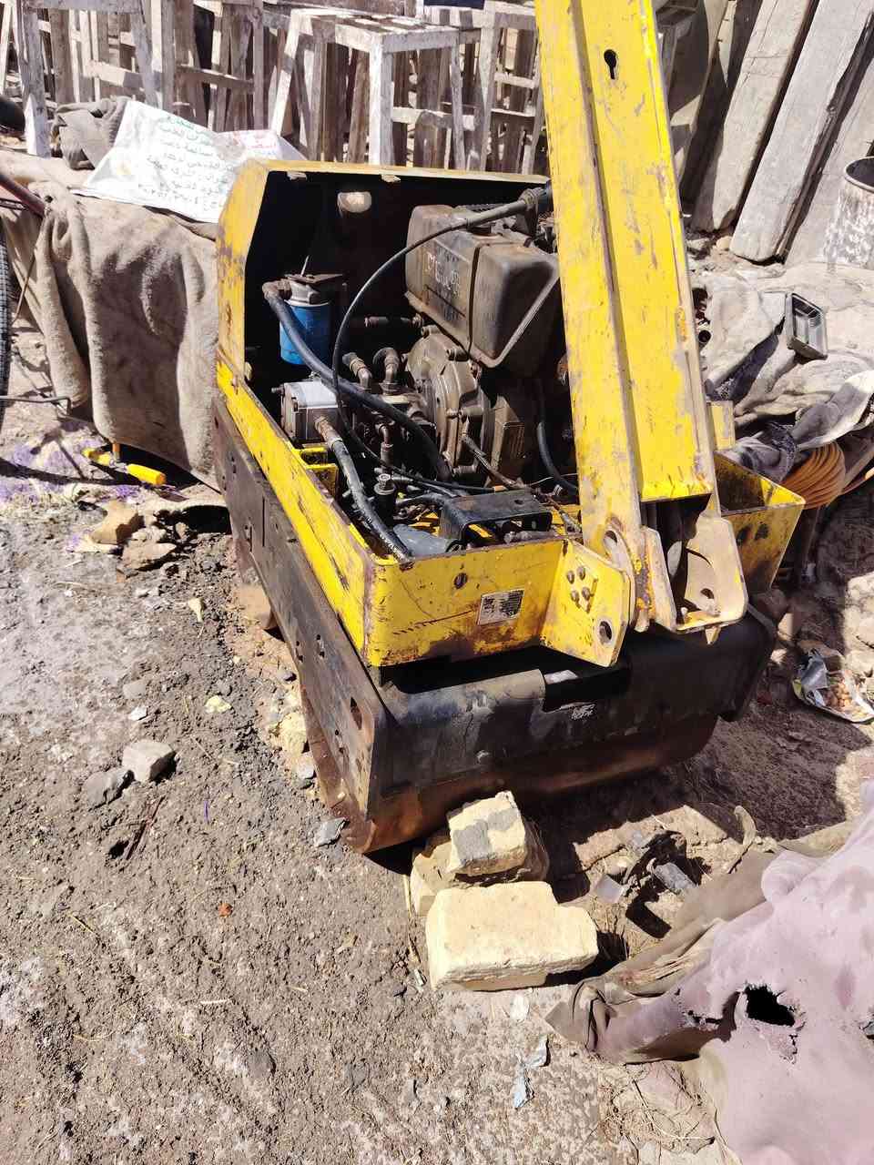 سلام عليكم ورحمت الله حادله للبيع رولات ثنين شغاله جاهزه للعمل مكان سماوه قضئ رميثه لستفسار نتصل ع رقم     (***********)
