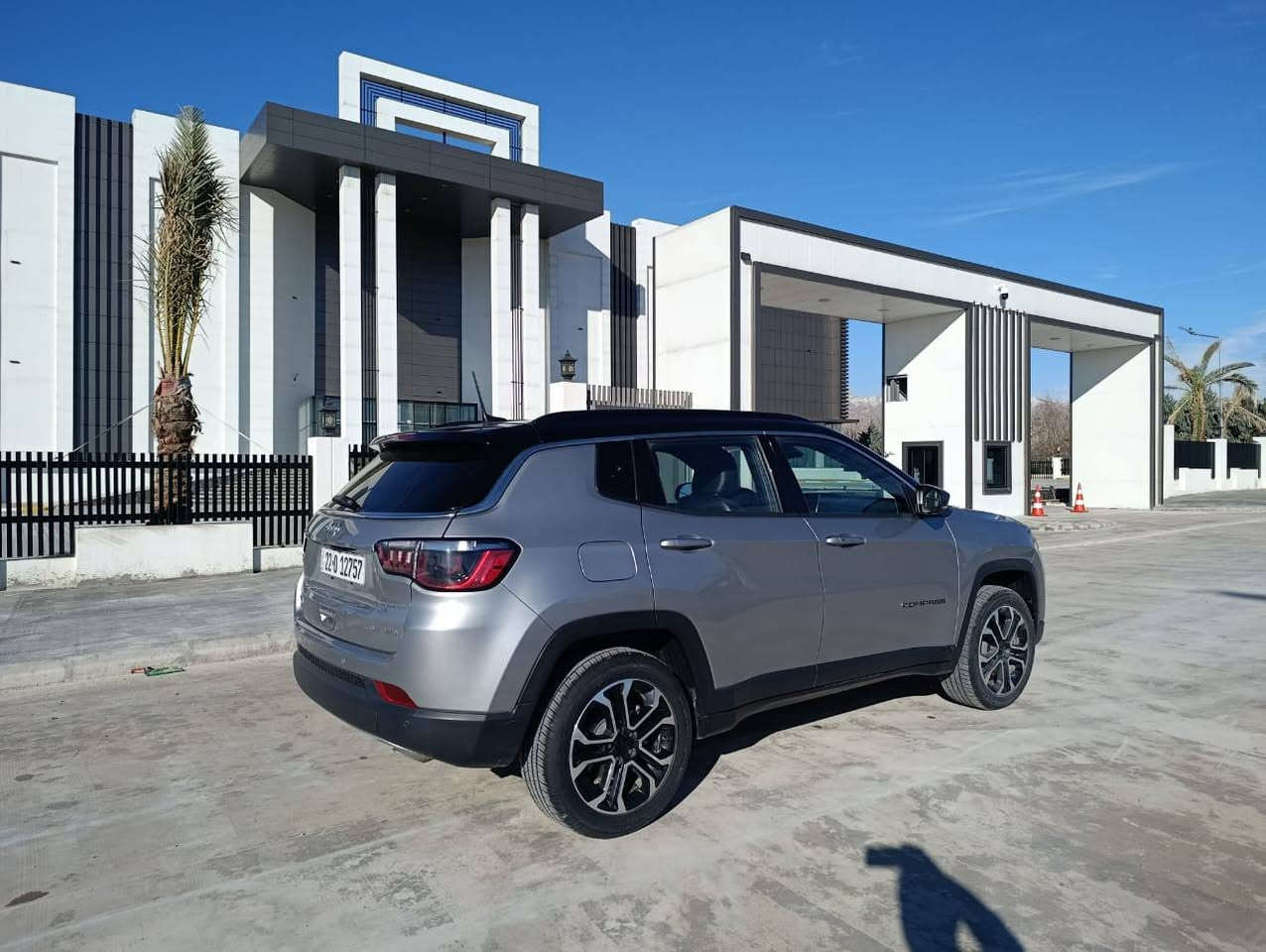 جيب كومباس limited 
موديل 2023
لون سلفر سقف اسود بلادي
ماشيه 60 الف ميل 
سعر 170 ورقه مرقم اربيل جاهز
حادث سيارة/ بدون صبغ مكفوله 👍
فقط شبرين دعاميه امامي صبغ/الباقي مكفول✋
بدون تعديل و شخوط و ملاحظات 🫰
حجم محرك 2.0 تيربو / 4 سلندر
كافه الايربكات سليمه 100 💯 بلادي ماطاك

مواصفات فول limited 1/1
بصمه+شغال عن بعد
فور ويل 4×4
كشن جلد +كهرب + هيتر
استيرن هيتر 
تبريد قطعتين
سقف اسود بلادي
تحكمات فول 
قيادة ذاتيه
تحديد مسار 
رادار امامي و خلفي و جانب 
شاشه ايباد كبير
بريك بصمه
كامره خلفيه
ويل كب كروم بلادي
بعد بيها اهواي مواصفات
سيارة على وضع الشركه كله بلادي حتى دعاميه 
راديترات و حجر بيئه  و رادار و لايتات كله بلادي شركه
سيارة باربيل /شركة نور البصرة موجودة 
شراي يتصل👇
*********** واتساب متوفر
*********** واتساب متوفر أربيل, العراق
