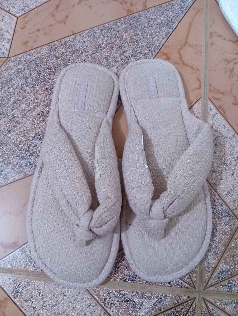 سلام عليكم اتوفر شباشب كل الوان ونوعيات وسعر بس3الاف
***********
