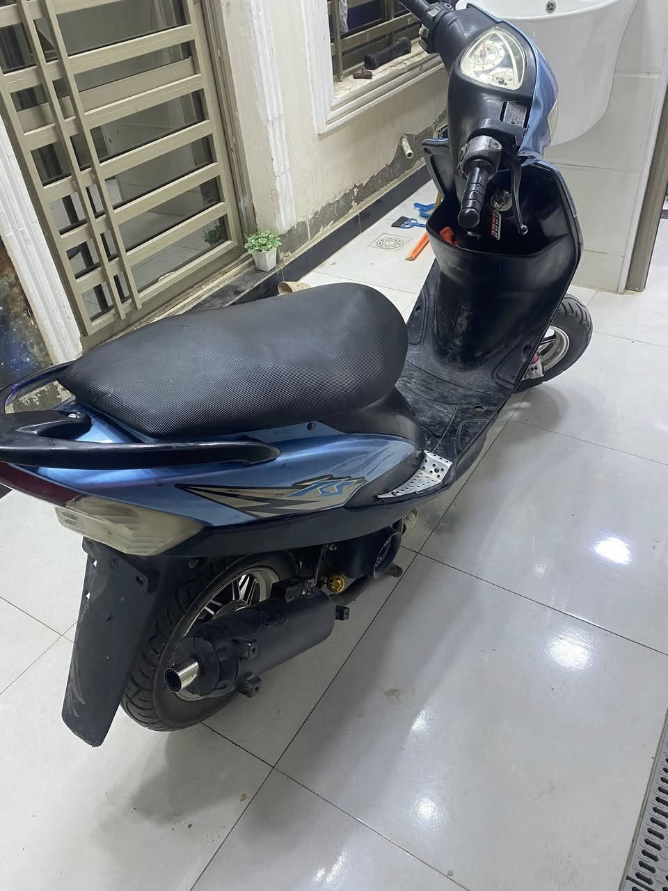 سلام عليكم ماكس عدله للبيع او مراوس بمنغولي الدراجه خير من الله نگره سلف كهرباىياتها كلها شغاله  اشاير بك لايت كلوب كدام هورن كله شغال مكينتها ٤٩ بلادي الدراجه ما ناقصها شي بيها وياله ودبلات وقطره وشيال واشاير كدام تزويد هندر وسلف شغالات ما ناقصها شي السعر ٦٥٠ وبيها مجال للطيبين مكاني مغربه هاذ رقمي*********** موجود واتساب وخاص
