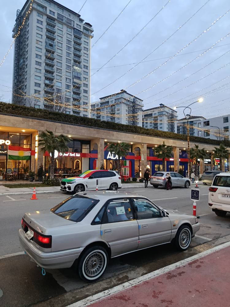 بەناوی خوای گەورە مازدای 626 مودێل 1990گێڕ عادی 4 جام عادیبەرگەدەرگاو سەقفی جوانە بێلادی  کاربای و گەرمێ و هەمووی مەزووتە تایەووێلی سۆپەر خەت سپی سەیارەکە مەسەرفی تیا نەماوە گێڕو مەکینەی بێ عەیب زێ سەرف و بۆخار کامل جوانکاری بۆ کراوە بێ دەعم ولێدراوی ڕزیوی کامل پەمپە لەسەر ساخی ڕێکوپێک کراوە بەس لەسەیاقیکی کەمە تەحوێل غرامەبڕاوە بەشەرت  نرخی 47 ومەجالێکی براینە بەس سەنەوی بەسەرچڵە پارەی سەنەوێت بۆ ئەبڕم لەخزمەتام بۆزانیاری زیاتر تەلەفوون بکەلەخزمەتام *********** السليمانية, العراق
