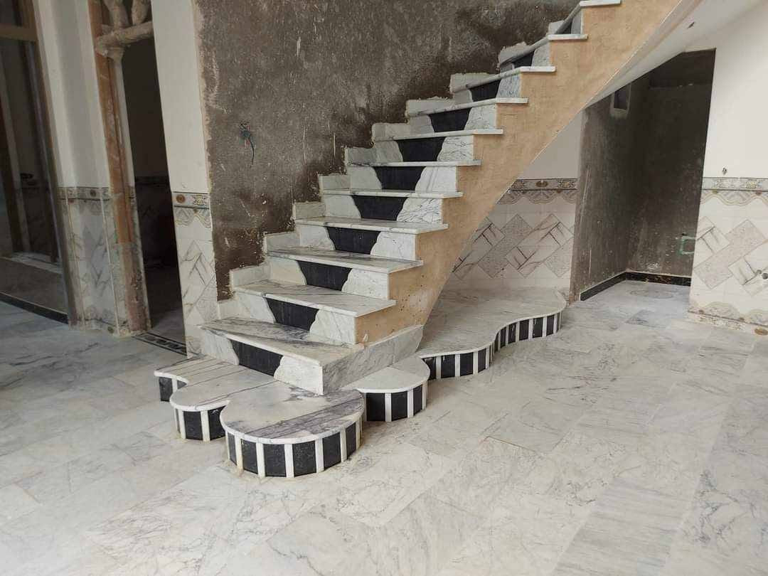شغلنه هو اسمنه واذا مو نفس الطراز نخسر جميع المواد يالله سلام عليكم شغل دروجه عدل ودائري مرمر او بورسلين تقسيم هندسي بدايتن كل درجك قياس واحد مهمه كان بي عيوب نصلحه وننطيك ايه بهل نتيجه مسارح للدرج انواع وافخم مسارح نشتغل  للتواصل على صفحه او على الرقام 0773463691ـ__ـ_ـ_ــــــــ ***********
