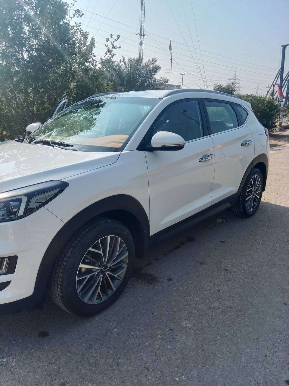 سلام عليكم توسان خليجي موديل 2019
فول مواصفات عدا الفتحه
مكفولة جاهزة من كل شي بسمي رقم انكليزي ل2031
ماشية 64الف
مكاني بغداد السريدات سعرها 210وبيها مجال 
وهذا رقمي
***********
