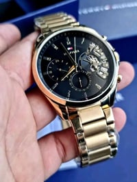 تومي هيلفيغر • كرونوغراف • قلب مفتوح