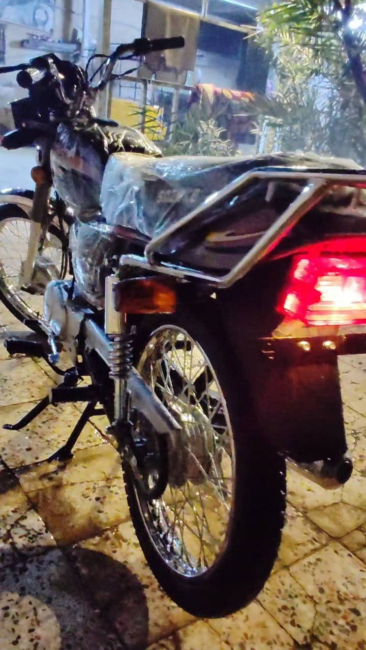 سلام عليكم شباب دراجه للبيع ساسوكي ياباني صارلهه سبوع من مشدود مكاني حي العسكري شراي خاص وبخدمته*********** بي بس واتساب
