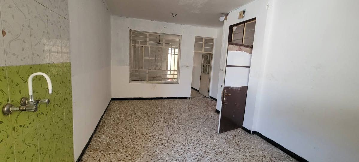شقة للايجار في بغداد ام الكبر والغزلان شارع العام
قرب مكتبة تفاحة غرفه وصاله كبيره مع خدمات
مساحتها ٧٥ متر ،2 منور ، بدون دلالية  
 شقة الاولى الإيجار الشهري ٢٥٠ الف بالشهر طابق الاول 
شقة الثانية الإيجار الشهر ٢٢٥ الف بالشهر طابق الثاني 
الاتصال  ***********
