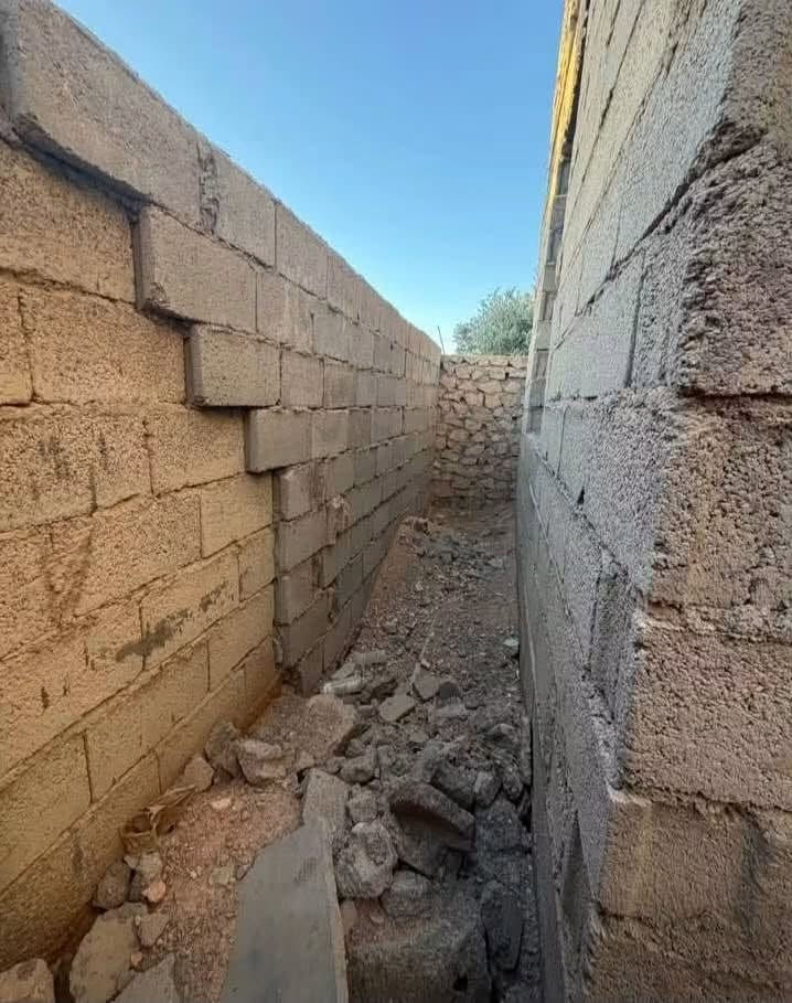 بيت البيع في ميثاق جديد مساحت البيت ٢٢٠ السعر ١٧ مليون ***********
