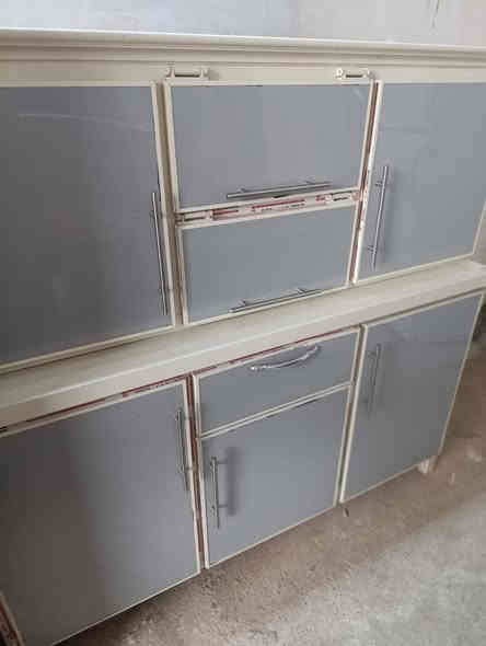 كونتر وطباخ نضيف اخو الجديد للبيع عنواني كركوك اشتري وابيع اي حاجة منزلية اتصل***********
