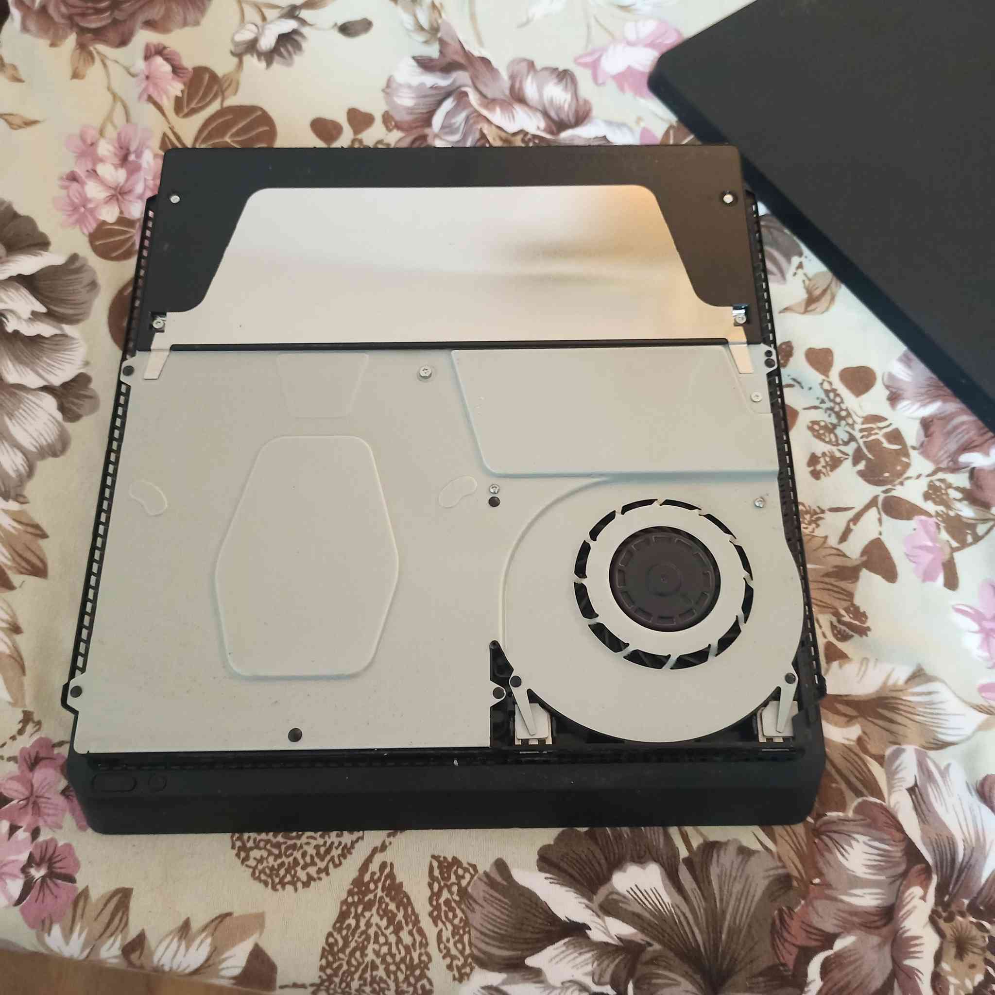 السلام عليكم عندي بلاي فور مهكر لبيع يحتوي على 9 العاب وكامل ملحقاته وما مفتوح ويجي ويا يده 1ويتهكر عن طريق القرص  والسعر 220الف


**إذا كنت صاحب هذا الإعلان وتريد حذفه لأي سبب، رجاءا أرسل رسالة إلى الدعم الفني**