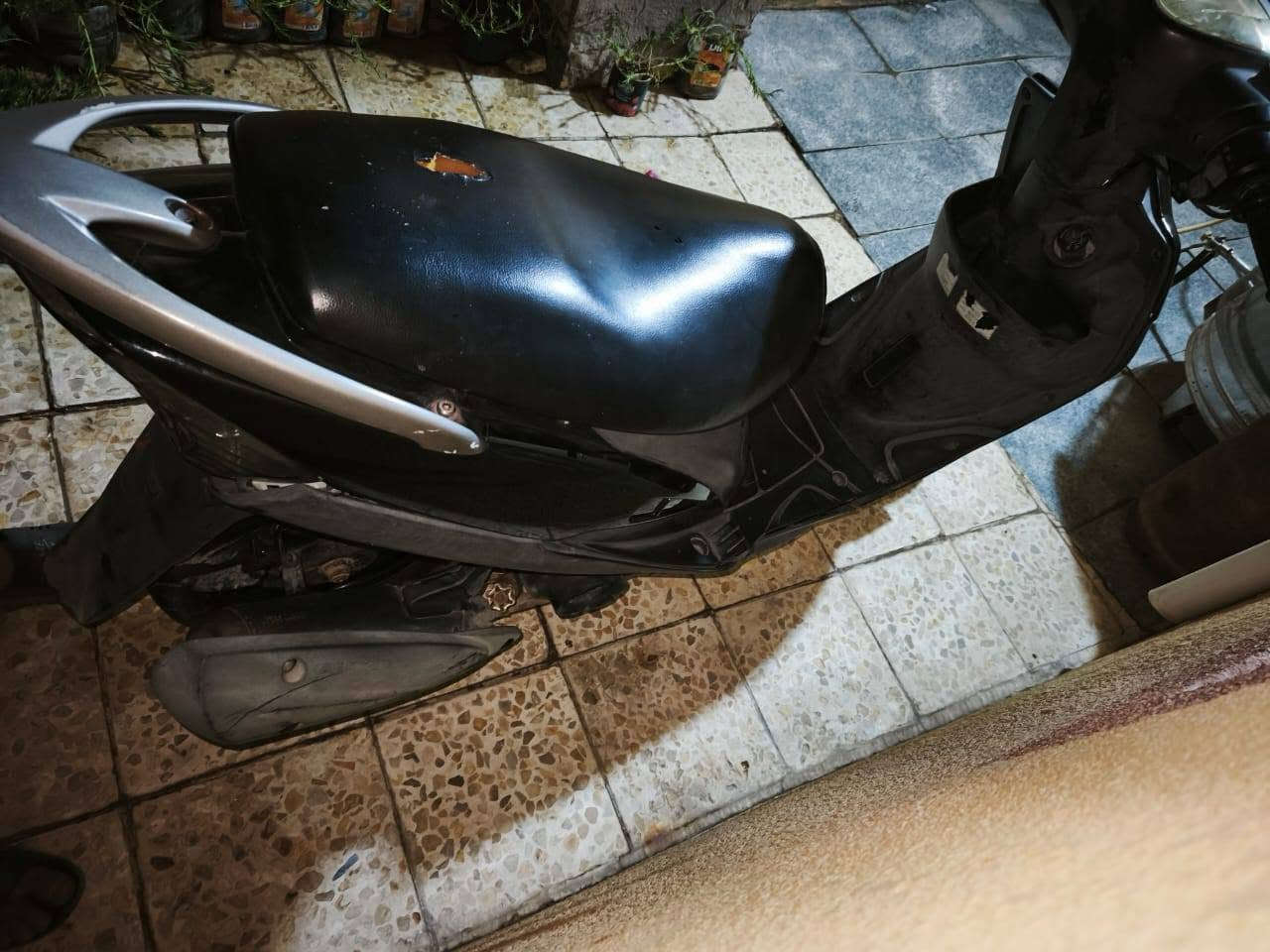 السلام عليكم
دراجه للبيع ماكس عدله نضيفه
دراجه مجفته كامل مواصفات كفارت وكهربائات شغله
السعر 400.  بيه مجال
النجف لاشرف ابو الصخير مقابل اسواق للشماع
الاستفسار على الرقم.  ***********
