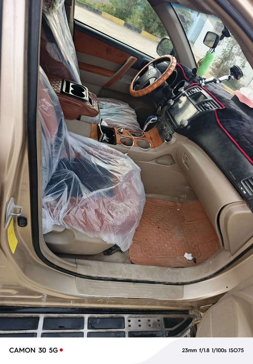 سلام عليكم من رخصه الادمن تويوتا هايلندر موديل ٢٠٠٨ بسمي رقم انلكيزي جديد كير محرك تبريد قطعتين ٧ راكب حادث جاملغ لايسر الامامي سعر ١٢٠ بيها مجال او مراوس حسب قناعه مكاني تاجي سبع البور  اخوان كاتب كل تفاصيلها ‏‪***********‬‏ بي واتساب
