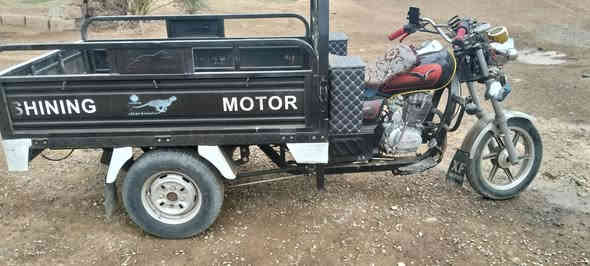 السلام عليكم اخوان هاذي ستوته 24 نضيف كير محرك كهربايات شغاله قلاب منفيس السعر مليون 300بيهه مجال قليل ***********
