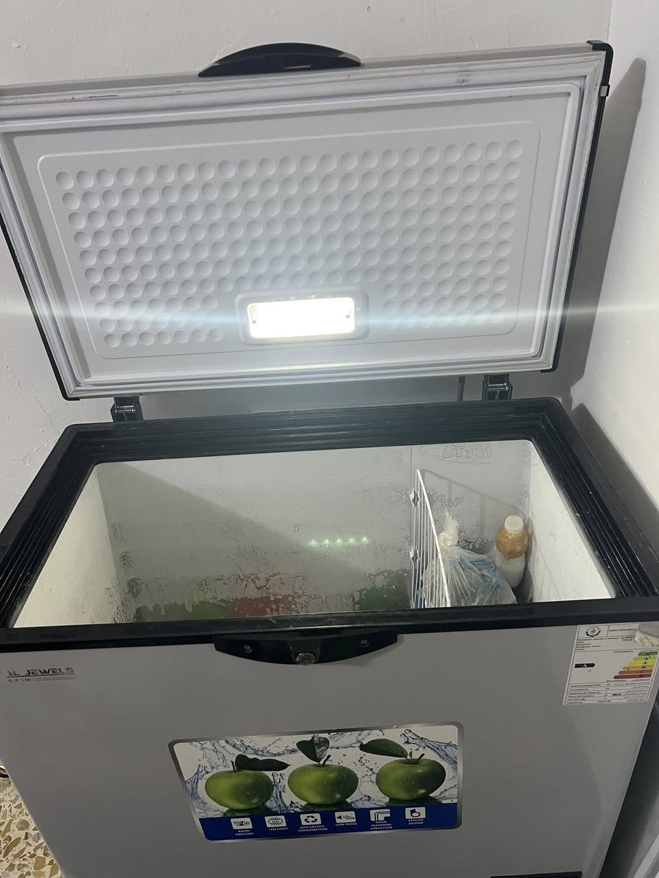 سلام عليكم ثلاجه للبيع كلش نضيفه مستخدمه اشهر تبريد وثلج خير من الله سعر ٢٥٠وبيها مجال ومجمده مستخدمه اشهر نضافه خير من الله سعر ٢٥٠وبيها مجال مكاني بغداد رقمي ***********
