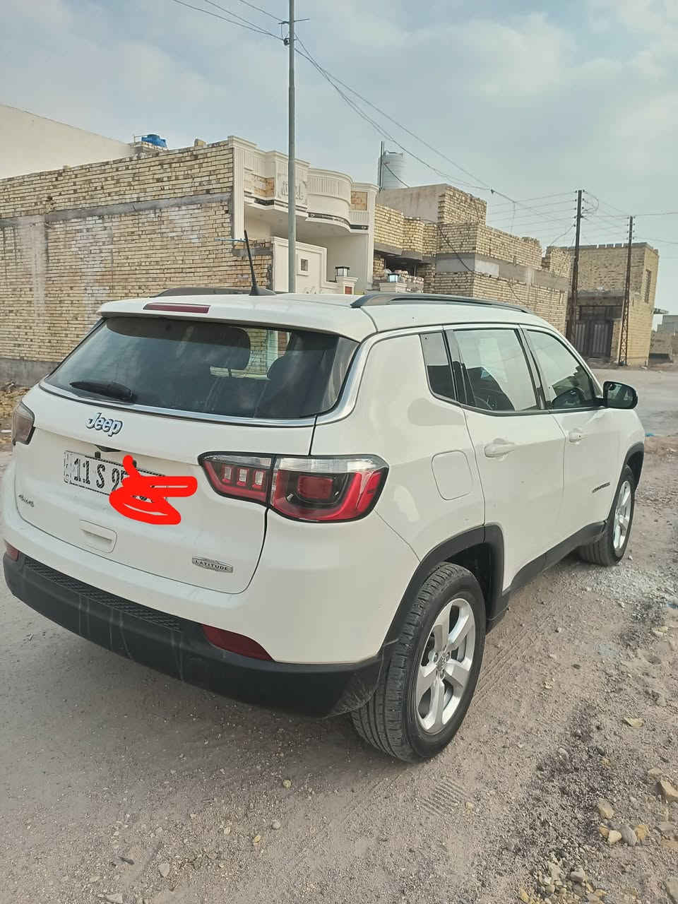 السلام عليكم 
جيب كومبارس موديل ١٩ 
رقم بغداد بأسمي مداور بالعمارة
مكينة دوش ٢٤٠٠ 
دفع رباعي 
تحكم سترن
كشنات جلد بلاد
سبير شركة ما نازل 
تبديل فقط بنيد ودعامية 
مكان سيارة عمارة
سعر ١٣٥ ورقة وبيها مجال بسيط
للتواصل والاستفسار / ***********
