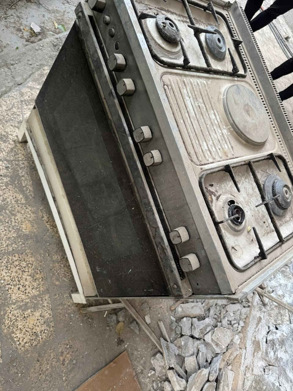 طباخ للبيع نوعية عشتار غازي او كهربائي مع قاعدة ماله للاستفسار ***********

