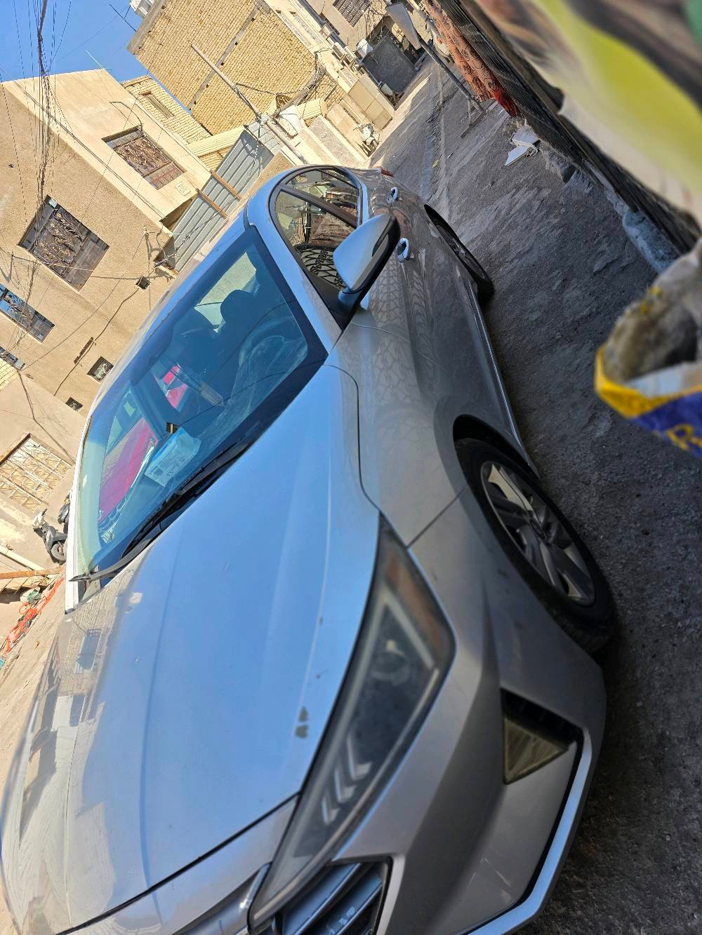 سيارة هيونداي النترا للبيع في أربيل، اللون فضي. السيارة بحالة جيدة وتتمتع بفحص شامل كما موضح في الصور. مناسبة للشراء لكل من يبحث عن سيارة مريحة واقتصادية.