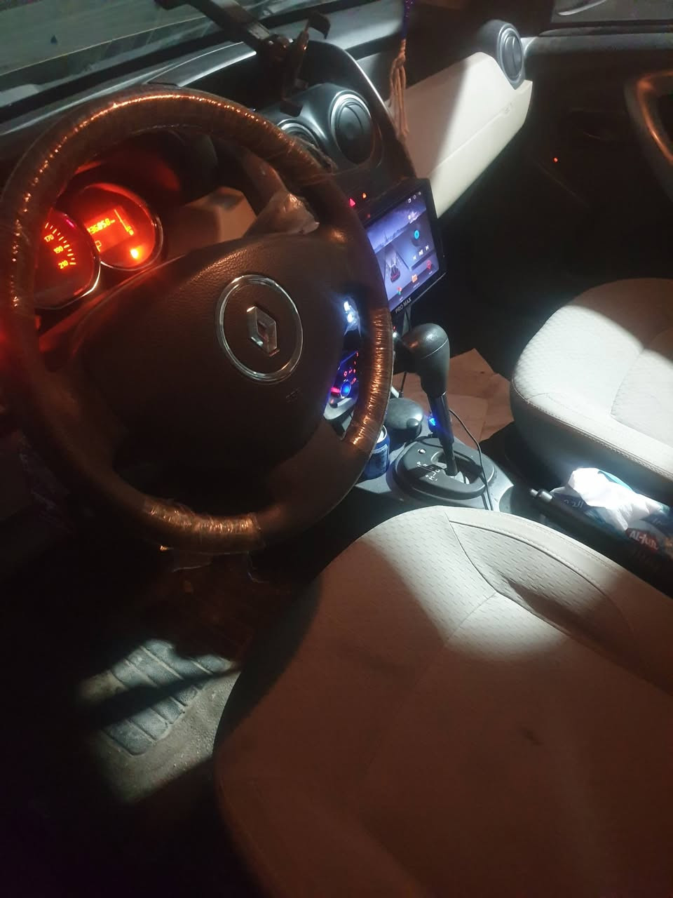 رينو داستر 2016 بغداد
مكينة 2000 
كير مكينة مكفولات 
تبريد تدفئة 
تحكمات ستيرن 
مثبت سرعه 
مانع انزلاق 
تخم تاير جديد 
٣ قطع صبغ فقط بدون دواخل 
تحويل مباشر 
اريد مراوس باجيرو من 2002 الى  2007 
*********** 
مكان السيارة بغداد
