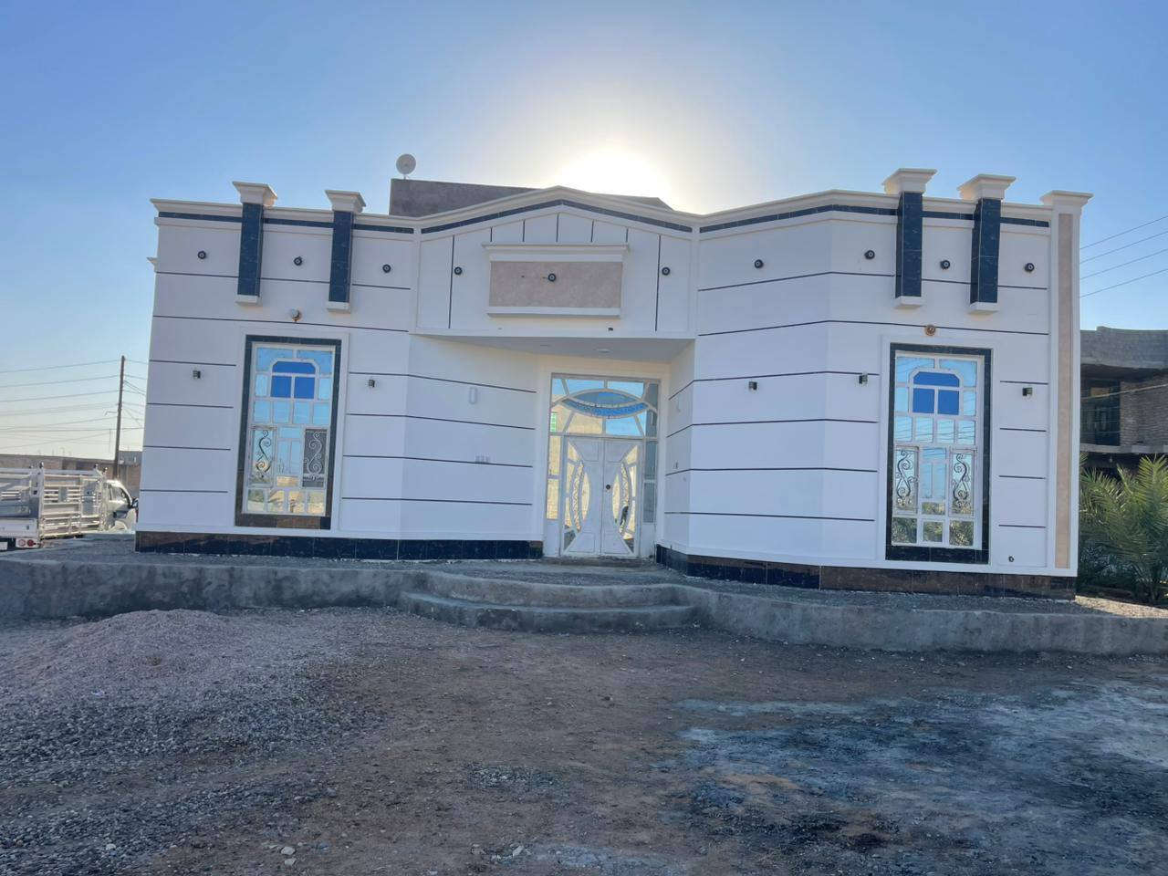 دار مع قطعة أرض للبيع...... 
الموقع ناحية اليرموك زنگورة بالقرب من مركز شرطة ناحية اليرموك
المساحة الكلية مع الدار ٢٠٠٠ متر
بناء حجر وسمنت حديث
يقع داخل منطقه سكنية متوفر جميع الخدمات
السعر ٩٠ مليون
محتويات الدار ديوان إستقبال صالة داخلية غرفتين نوم مطبخ وحمامات داخلية وخارجية
ملاحظة الأرض واقع حال لزمة مكفولة من اي مشكلة عشائرية تعهد وبصمة ومكاتبة حال المنطقة بالكامل لا يوجد طابو
للإستفسار الاتصال على الأرقام التالية
*********** واتساب
*********** واتساب
او مراسلة الصفحة في اي وقت نعتذر عن التأخير عن الرد في بعض الأحيان
نستقبل جميع العروض العقارية في مدينة الرمادي
ابو احمد
