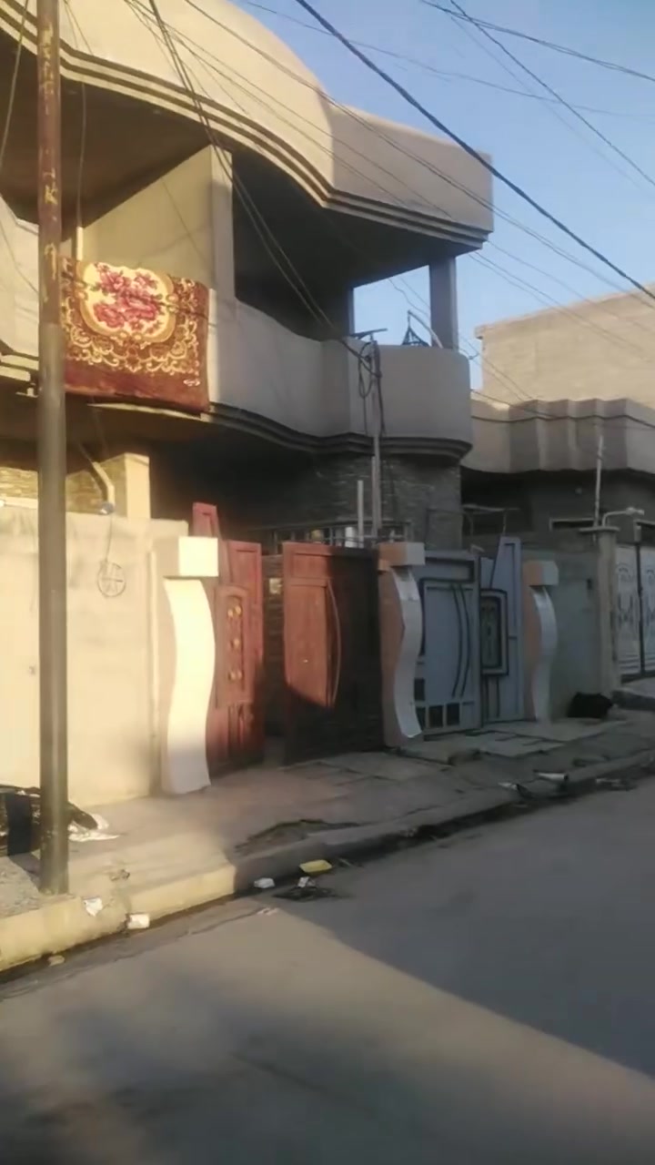 بيت للبيع.. 
مساحة 100م طابق ونص بناء فول مواصفات ورفت. ع سايدين يارمجة الثانية قرب المنتزه، مدارس صيدليات مقابل مسجد،
للأستفسار ***********
