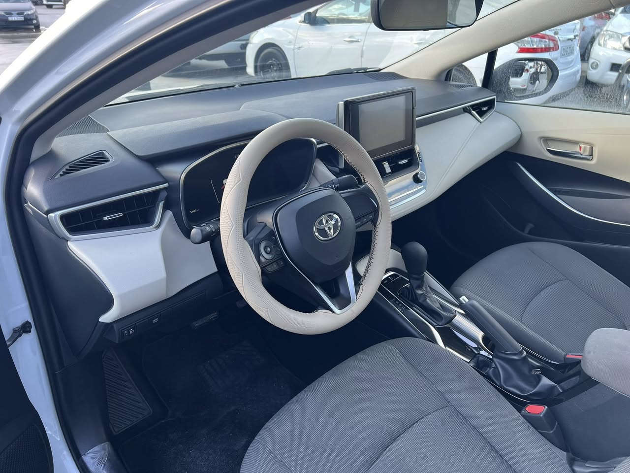 السلام عليكم كورلا شركة SASكفالة عامة موديل 2023
ماشية km50
فول مواصفات
محرك1.8
رقم وسنوية جديد 
السعر 177 ورقة 
للاتصال ***********
