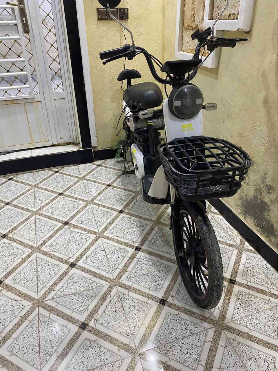 باسكل شحن للبيع كوري اصلي أربعه بطاريات جديدات 
نضيف ما نقصا اي شي سعره 225 
مكاني جبله شراي يجي خاص او يتصل 
*********** المحاويل, بابل
