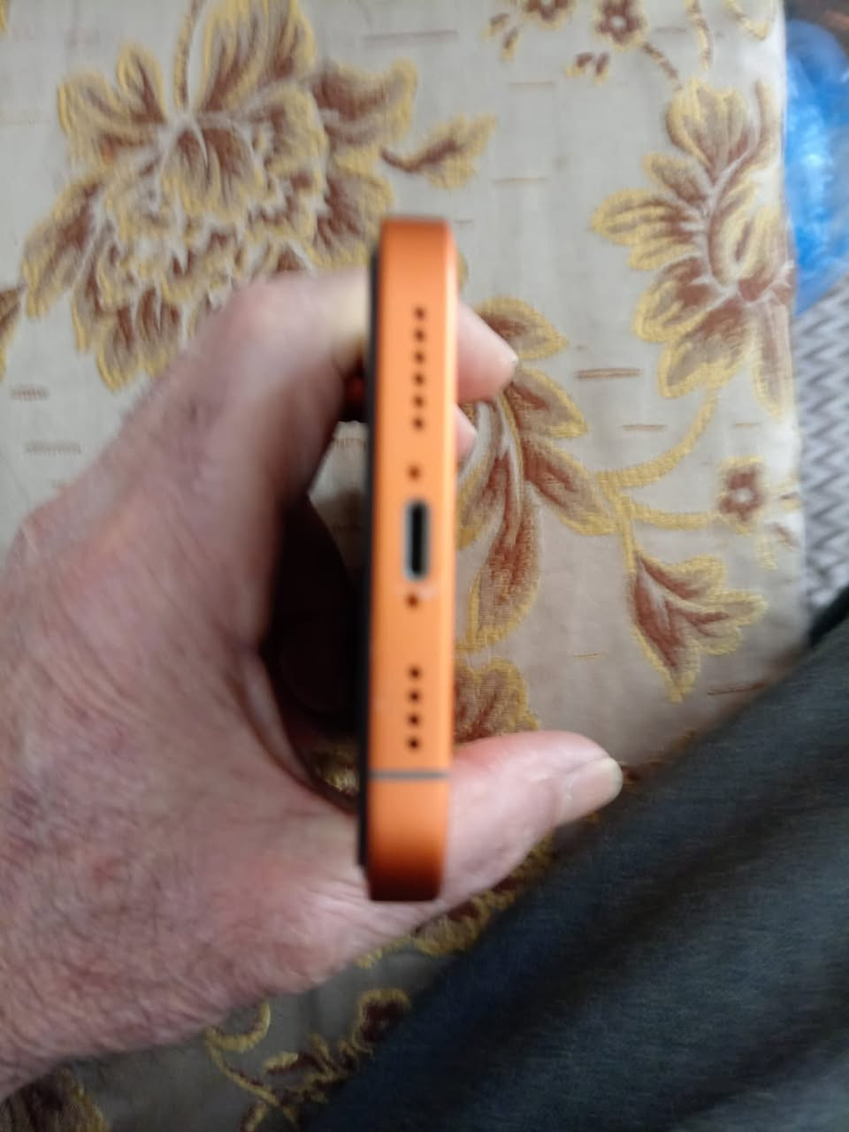 للبيع ايفون xr نظيف جدا نموذج M الاصلي مكفول من أي خلل كله شغال محور 17 تحوير درجه أولى مع شاصي ايفون 17 ذاكره 64 بطارية 85 بلاديه شاشة بلاديه كله على وضع الشركه كامرات زلال مكاني الغزاليه السعر 175 قفل من الاخير الشراي يجي خاص او الاتصال ***********
