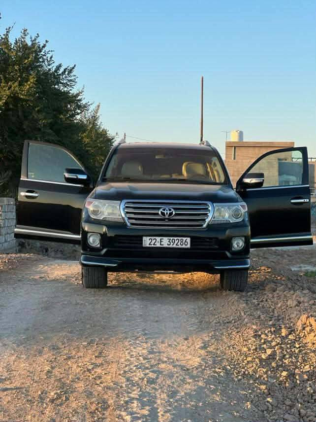 سلام عليكم لاندكروز للبيع
فول مواصفات 
خمس كاميرات
صندوق كهربائي 
موديل 2013
محرك  8
5700 بلادي مكفول
مواصفات الكزز
رقم اربيل بسمي
سيارة مكفوله من كل النواحي 
بس بيها دعاميه اماميه مرشوشه
العنوان فلوجه
السعر 41
التواصل 
***********
