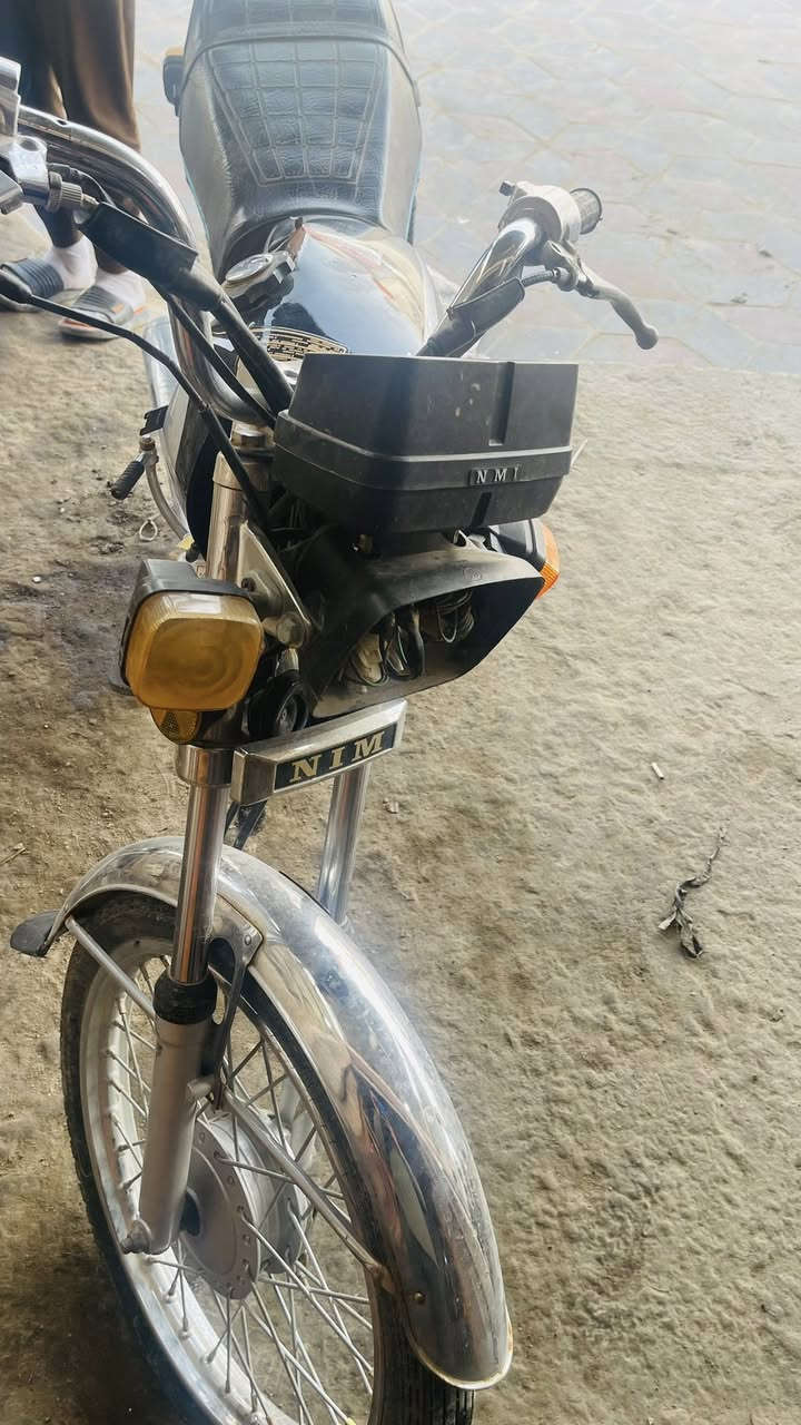 السلام عليكم دراجه سويت بيه حادث للبيع موديل ٢٠٢٥ اوراق كامله الشاصي معوج السعر ٣٠٠ بيه مجال تفاصيل اكثر اتصل مكاني حله ابو غرق دو ***********
