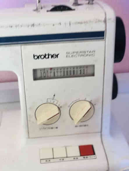 مكينة خياطه للبيع 
نوعيه براذر الاصليه نضيفه وشغاله 

مكاني سدير 
الاتصال ‭0782 614 5396‬
