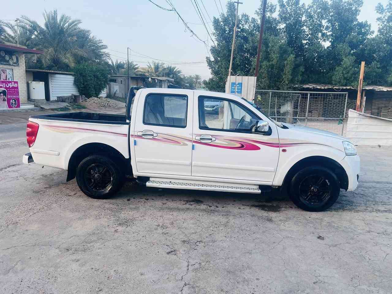 السلام عليكم كريت ويل 2018 سياره نظيفه كما موضح بالصور بيهه طخه بسيطه بالجاملغ ورشه صبغ بالجاملغ الثاني بسيط جدا سياره جاهزه من كلشي كير محرك حداديه كلشي جاهز سنويه لعام 2029 بأسمي السعر 98 بيهه مجال بسيط حق الجيه الله يرزق الجميع. مكاني حله سياحي ***********

