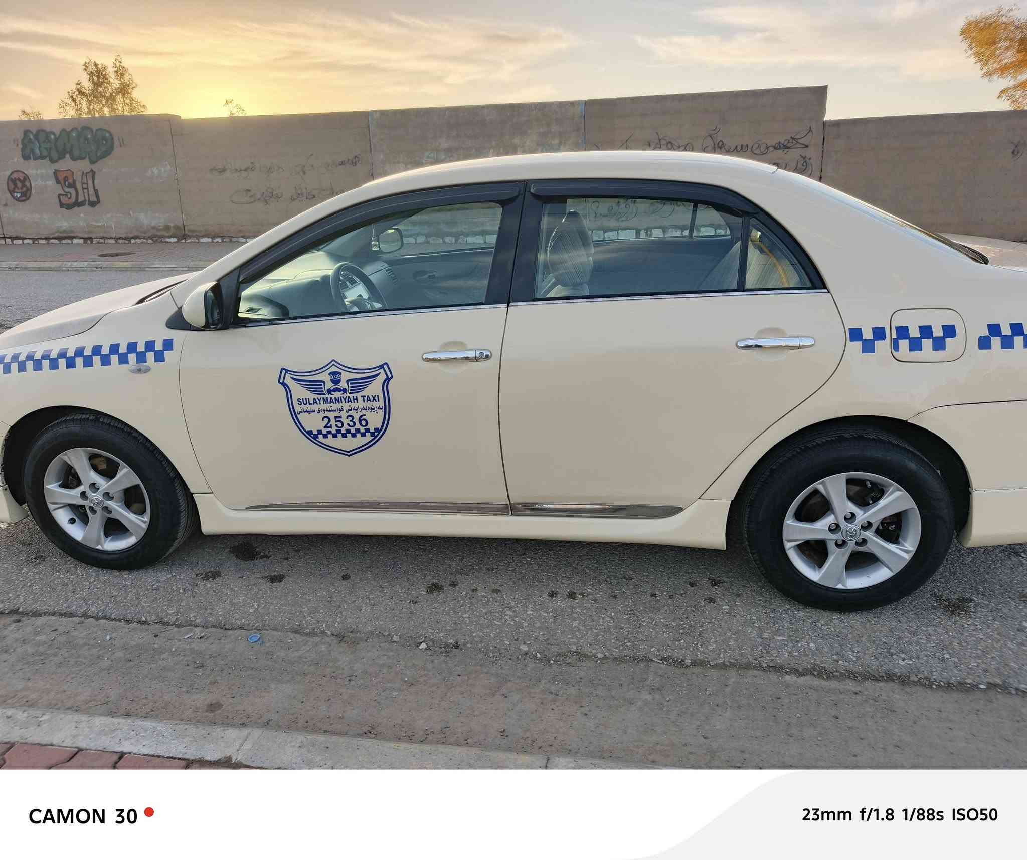 کرۆلا  تەکسی 2012کیرعادی بارچە رە ش بیشو دوای کە پس شانو سە قفی بۆیاخی نیە مە گە ورە ی بیلاد تەکسی سەنەوی هە تاوەکو2028تازە یە نرخ 125کەمیک مە جال ***********
