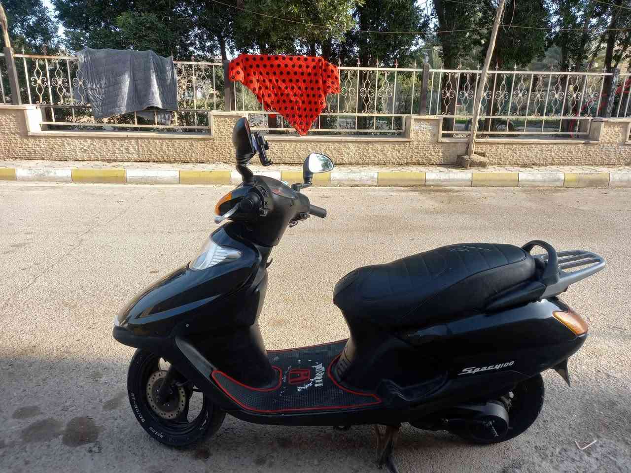 سلام عليكم دراجه سبيسي ياباني دراجه مفتوحه مكينه ناعمه كلشي شغال بيه دراجه قفل جنطه قفل استيرن سلف هندر 
هورن اشاير عالي ناصي كشن بلاد جنطه بلاد كفر أمامي تجاري بس صالنصه اصليه تايرات جدد كلشي كالبريتر اصلي مالته سعر ٥٥٠وبيه مجال قليل دراجه مال جناي مكان كوت دور العمال ***********
