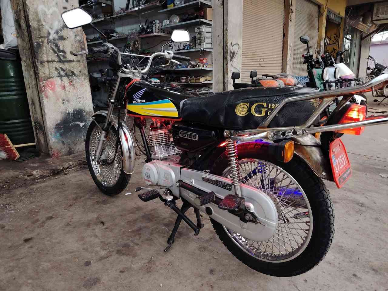 تايكر ٢٠٢٠ محرك مفتوح مبدل سلندر كامل جديد المحرك اخرس شرط المحرك أخرس شلعه ومعدل كهربائيات كله شغاله مابيه اي نقص الماطور كله شرط جديد العنوان حي البكر بعد جامع البديع رقم تلفون *********** بيه واتساب اخوان خاص مارد واتساب أو اتصال عله الخط السعر ٣٧٥ الف بيه مجال للطيبين
