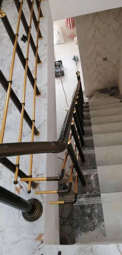 السلام عليكم 
مستعدون لعمل الابواب والمحجرات 
والمطابخ وكل مايخص الألمنيوم
بأسعار مناسبه 
المكان بغداد شاطى التاجي مدخل بيت مرهون 
للإستفسار ***********
