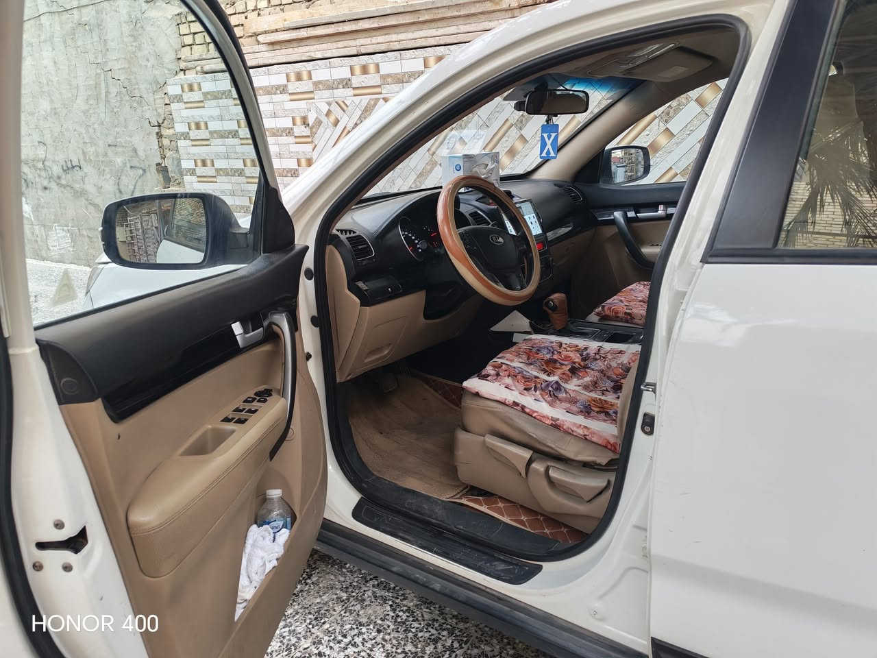 السلام عليكم.. 
سورنتو موديل 2014خليجي واسط ابيض الون  السيارةمكفولة. 
محرك( 4)سلندر2400نوع دوش المرغوب السعر 155وبيها مجال حك الجية.. للاتصال(***********)
