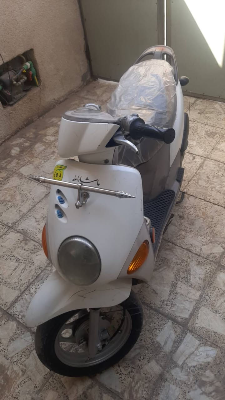 فلة للمراوس شعندك نزل و اني اراسلك 
فله بيضه مكينه نوزل ما بيها اي نقص كامله مكمله عندك نقص تريشه يمنه من جهه الصالنصه و الجاملغ الأمامي بي ضربه بسيطه هاي كلشي بالدراجه مكاني بالشعب


**إذا كنت صاحب هذا الإعلان وتريد حذفه لأي سبب، رجاءا أرسل رسالة إلى الدعم الفني**