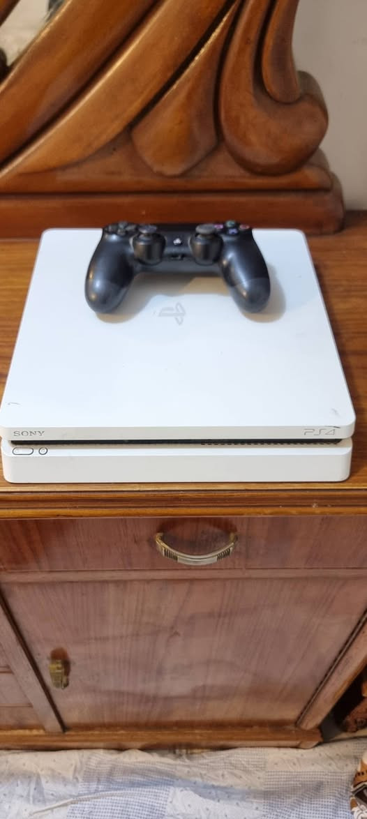 .
السلام عليكم 
بلي ps4 سلم مهكر نظام 9.00  
افضل نظام بدون افلاش او قرص 
مساحه 500GB جويستكات ثنين شغالات 
اصلي وتجاري نظافه الجهاز 100 بل 100 لا مفتوح ولا مصلح 
جهاز جديد يحتوي على 12 لعبه كامل ملحقات بدون نقص 
عنوان بغداد الشعب للاتصال او واتساب ***********
