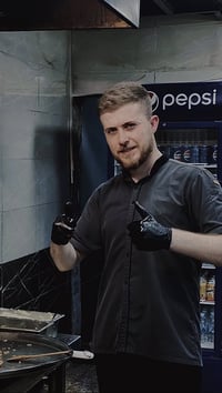 انا معلم شاورما ،وجاج مشوي ،ومحشي وصلصات طعم وريحه وشكل مميز متفرغ للع...