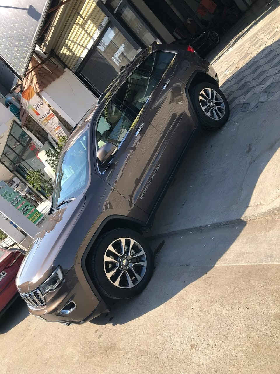 السلام عليكم
للبيع جيب 2018 خليجي وكالة هارلم دبل بصمة 
 السياره لمتد بلص
الممشى 62 الف
اللون قهوائي يجي فقط بالخليجي 
السياره فول مواصفات ١/١ ٣ شاشات وبانوراما وباقي المواصفات المعروفة السياره كفالة عامة ومغلفة ppf ضمانه ١٠ سنوات وباقي السياره كفالة عامة من كلشي
السياره رقم اربيل بأسمي السعر (320) وبيها مجال للشراي 
مكان السياره بغداد والشراي يتصل ويجي للاستفسار الاتصال على 
***********
