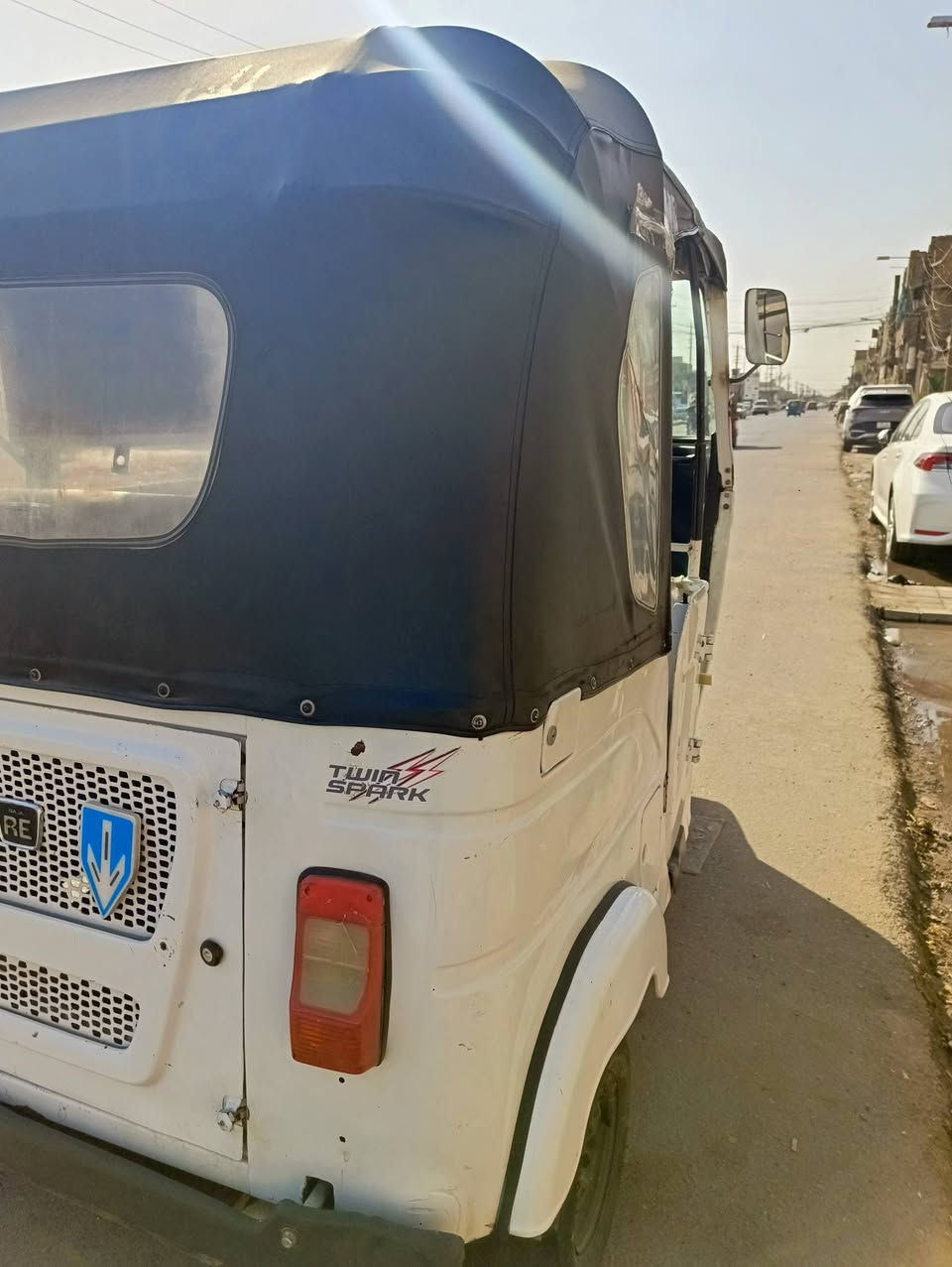 السلام عليكم
..... تكتك موديل 21 رقم بغداد ، مكينه خير من اللّه بيه تعمير بسيط ، دوس ابد ما معمره ،  مكاني مدينه الصدر (الگياره) ، السعر 7 ملايين وبيهه مجال للشراي  ، الرقم ***********
