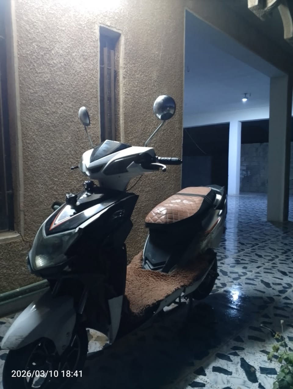 دراجه شحن باتريات نص عمرهن
كهربائيات كامله كلشي شغال
شاحنه ليثيوم اصليه عداد
سرعه ٦٠ حقيقي
مكان فلوجه نساف حلابسة ***********
