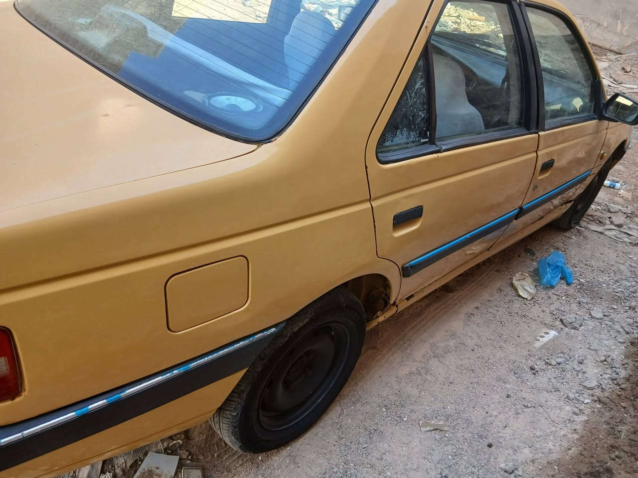 سلام عليكم بيجو ٤٠٥ موديل ٢٠١١ سياره جاهزه مبيه اي نقص مكينه كير حداديه تخم تاير السعر ١٨ وبيه مجال مراوس هم تصير ***********
