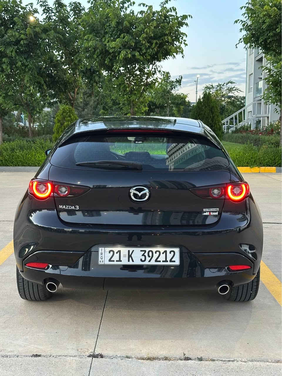 Mazda 3 Hatchback  2022 S Sport

ڕەش میتالیک
تەنها ٣٤ هەزار میل ڕۆشتووە 
بێ تۆربۆ مەکینە مەرغوب
بێ دەبڵ ئەکسل مواسەفات 
بەسمە
پادڵ شەفتی سوکان هەیە‎ 
رادار پێش و لایەکان
خەتی جادە
تحدید سرعە
فلچە ئۆتۆ‎
ئۆتۆ لایت زینۆن
کامێرا
هەر ٤ جام Auto
برێک کارە
ئۆتۆ هۆڵد
ناو جلد
وەک بۆیاخ ڕەسمی فەحسەکە دانراوە پەڵەیەک بۆیاخە
ئێرباگ تەنها شان تەقیوە سیستەم کراوە
‎سەنەوی و رەقەم و ژینگە و هەموو شتێکی تازەیە، تەحویل و غەرامە

نرخی 137 گەڵاو مەجالێکی کەم
*********** السليمانية, العراق
