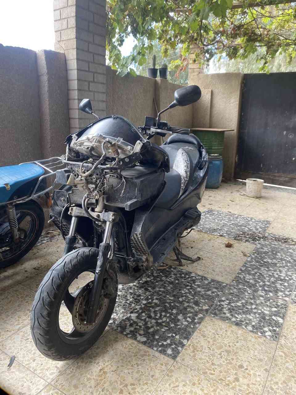 السلام عليكم فورزه 08 بصمه 2016 كهربائيات كلها شغال محرك نضيف اوراق بيها مراوس ب ايراني  او بيع السعر خاص مكان الحسينيه ***********
