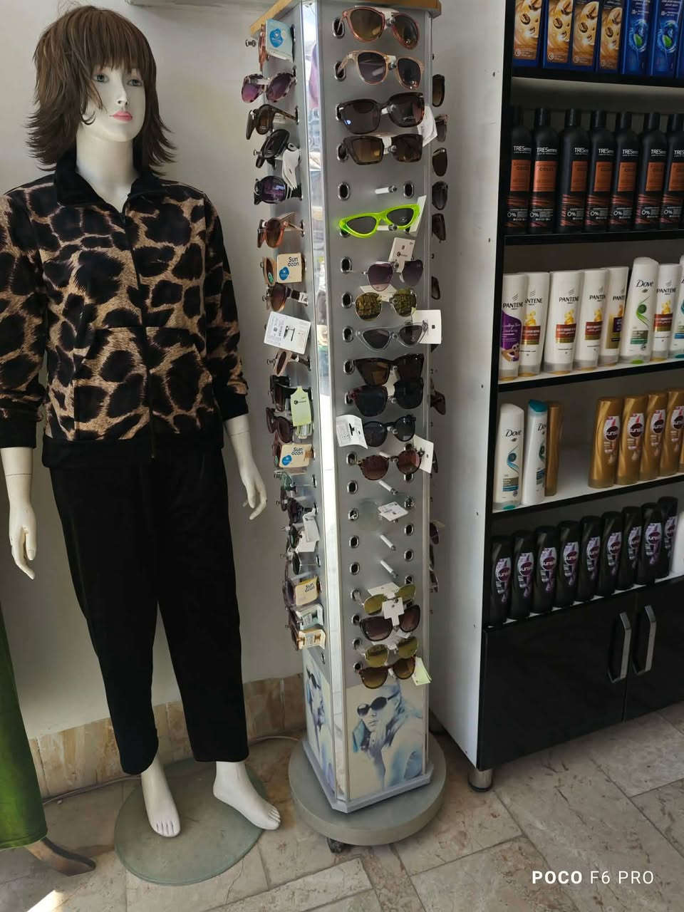 شغلات كوزمتك للبيع مع الرفوف ولملكانات مكاني بغداد الثعالبه ***********
