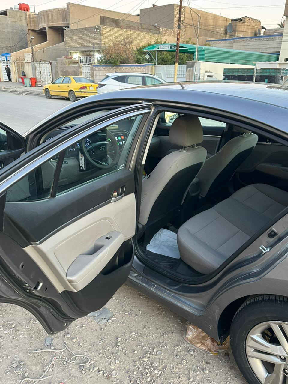 السلام عليكم
النترا 2020 وارد امريكي حادث السيارة  

چاملغ وربع الباب صفحة الراكب 

مواصفات السيارة ( مانع انزلاق، تحديد مسار، رادار امامي، مانع تصادم، ) محرك 2000 دوش گير AT 

ممشى السيارة 78 الف ميل 
السعر 13,500
للاستفسار الاستصال ***********
