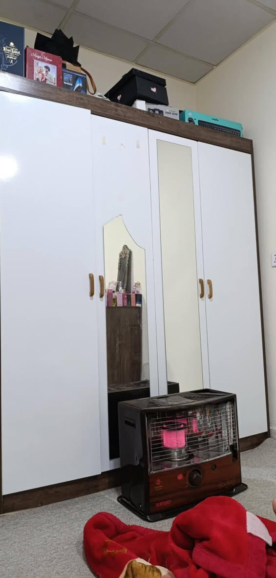 غرفة مفرد و نص سعر 175.000 بيع مستعجل 
المهتم مراسلة الرقم : ***********
